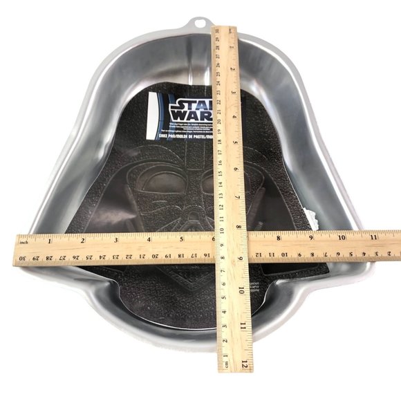 2012 Wilton Darth Vader Cake Pan Mold New Never Used Star Wars - Picture 3 of 10